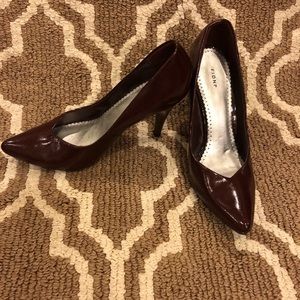Fioni maroon oxblood vegan pumps Like New! 8.5